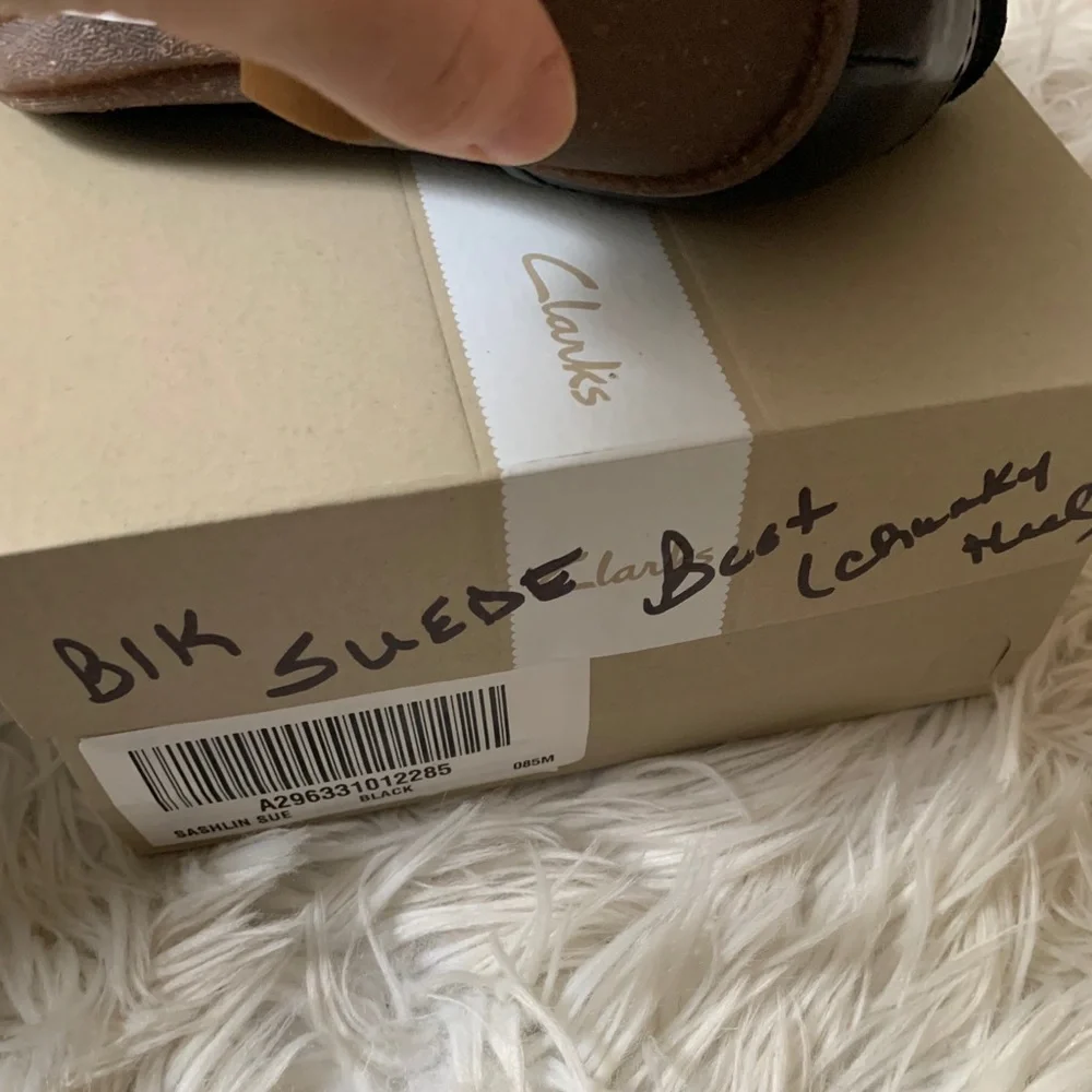 Clarks Womens Sashlin Almond Toe Ankle Booties